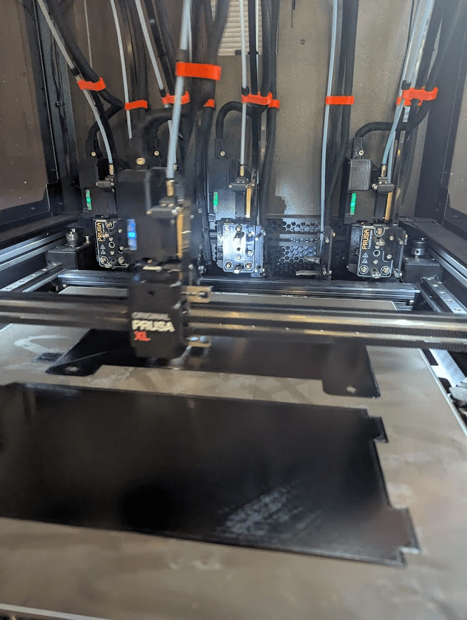 first layers for the battery housing on the 3D printer